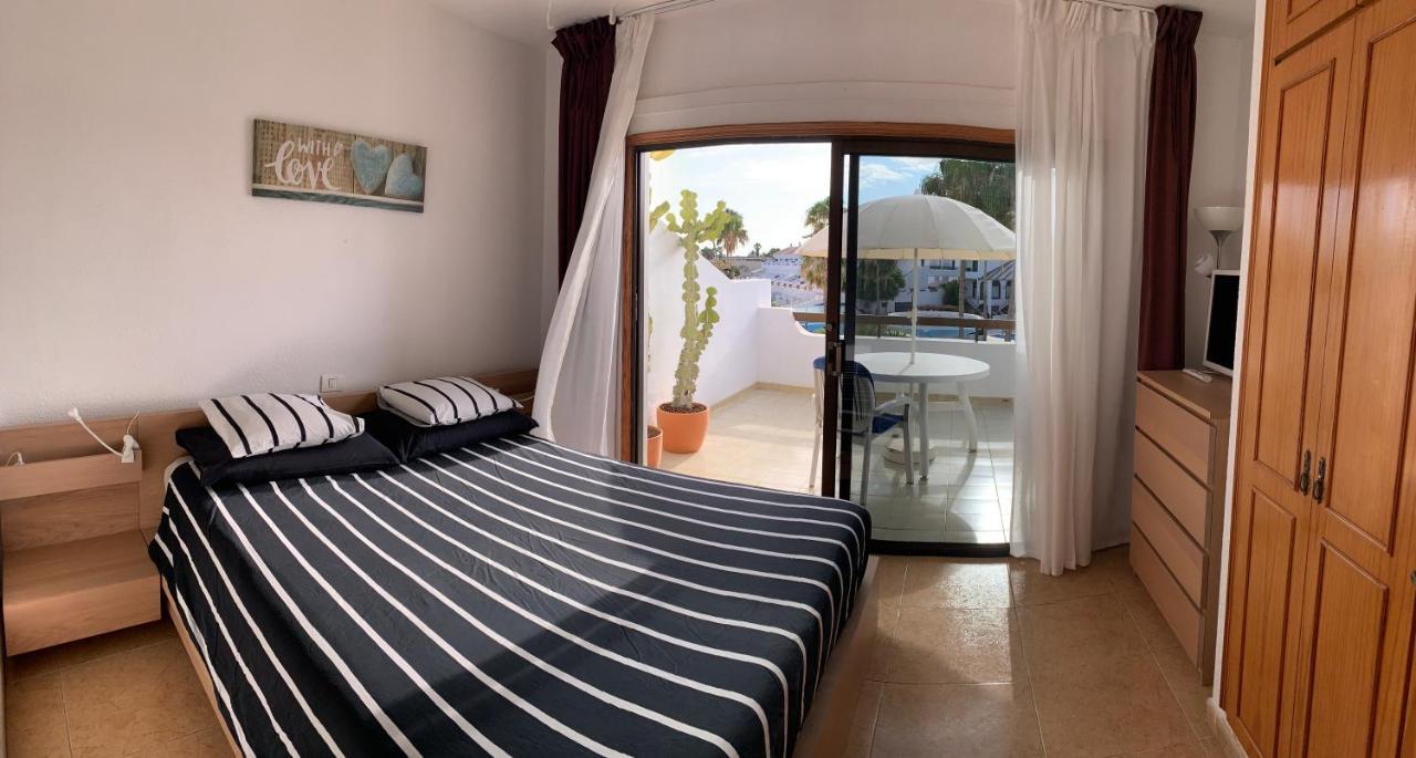 Bright With Pool In Tenerife South Apartment *