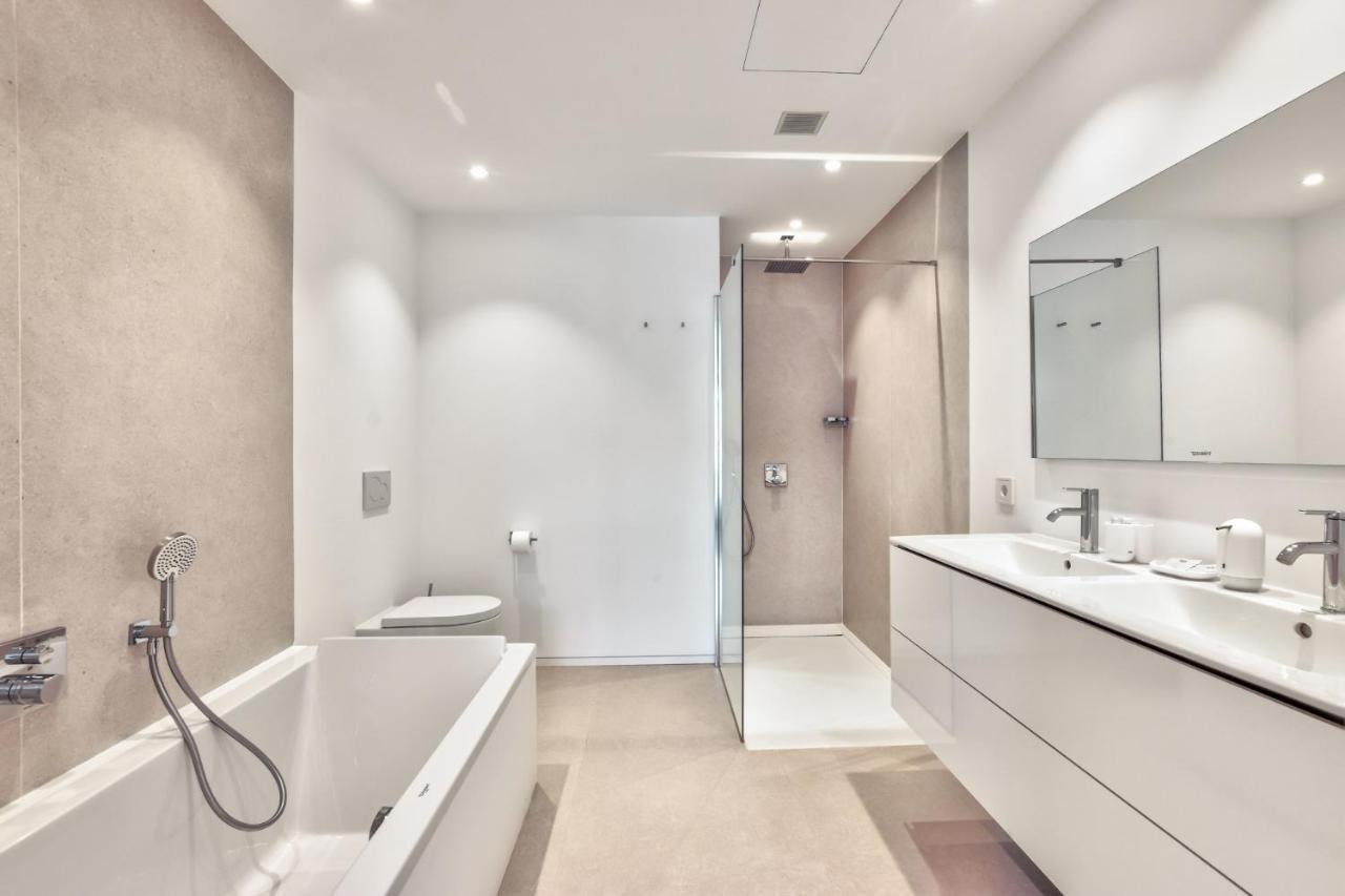 Infinity 0-2 Luxe Partial Sea View 2b
