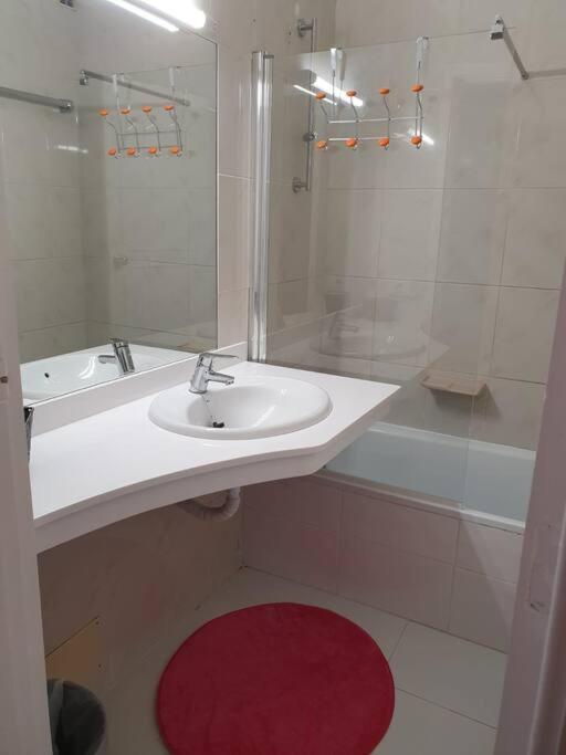 Central Studio With Sea View Balcony! Apartamento *