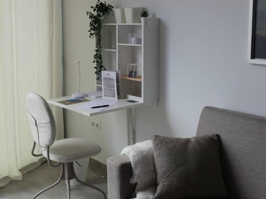 Apartamento 19 Piso Centrico, Nuevo Y Bien Equipado En La Trinidad *