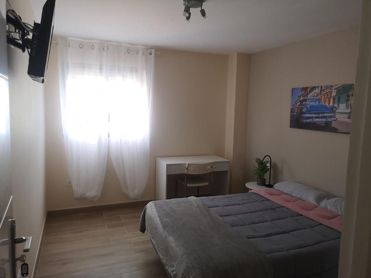 Mari En La Laguna, Alquiler Privada En Hostal, 6 Cerca De La Universidad Y Aeropuerto Norte, 3 Banos Compartidos Maison d'hôtes La Laguna (Tenerife)