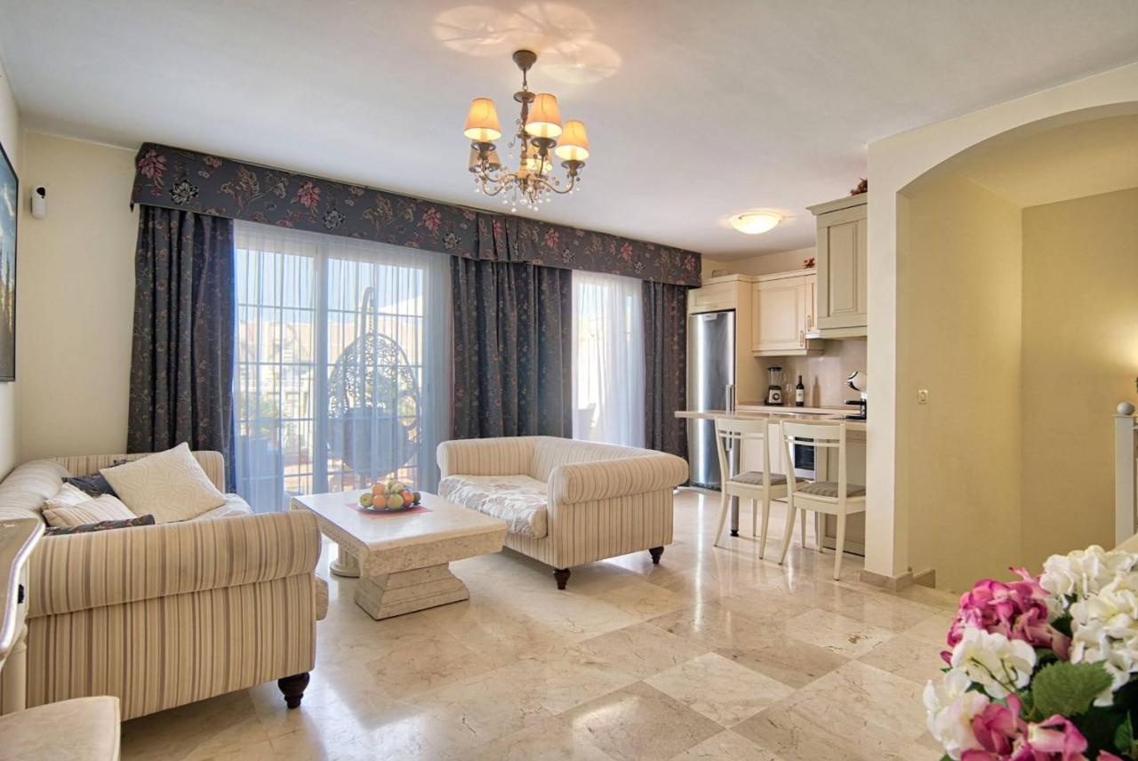 Feel At Home! Two Level With 2 Terraces And Swimming Pool Apartment *