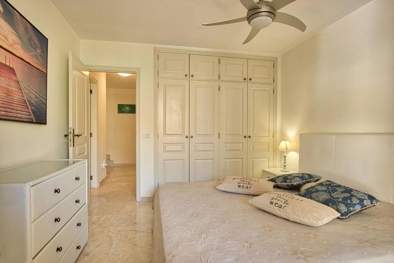 Feel At Home! Two Level With 2 Terraces And Swimming Pool Apartment *