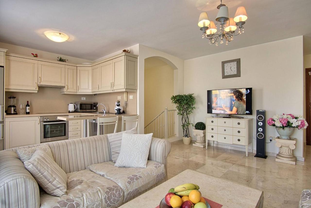 Apartment Feel At Home! Two Level With 2 Terraces And Swimming Pool