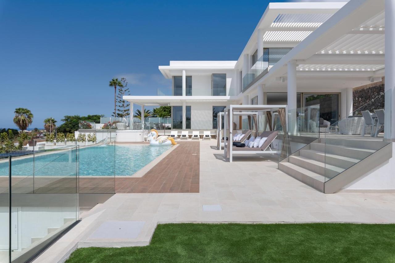 Karat Royal White Villa *