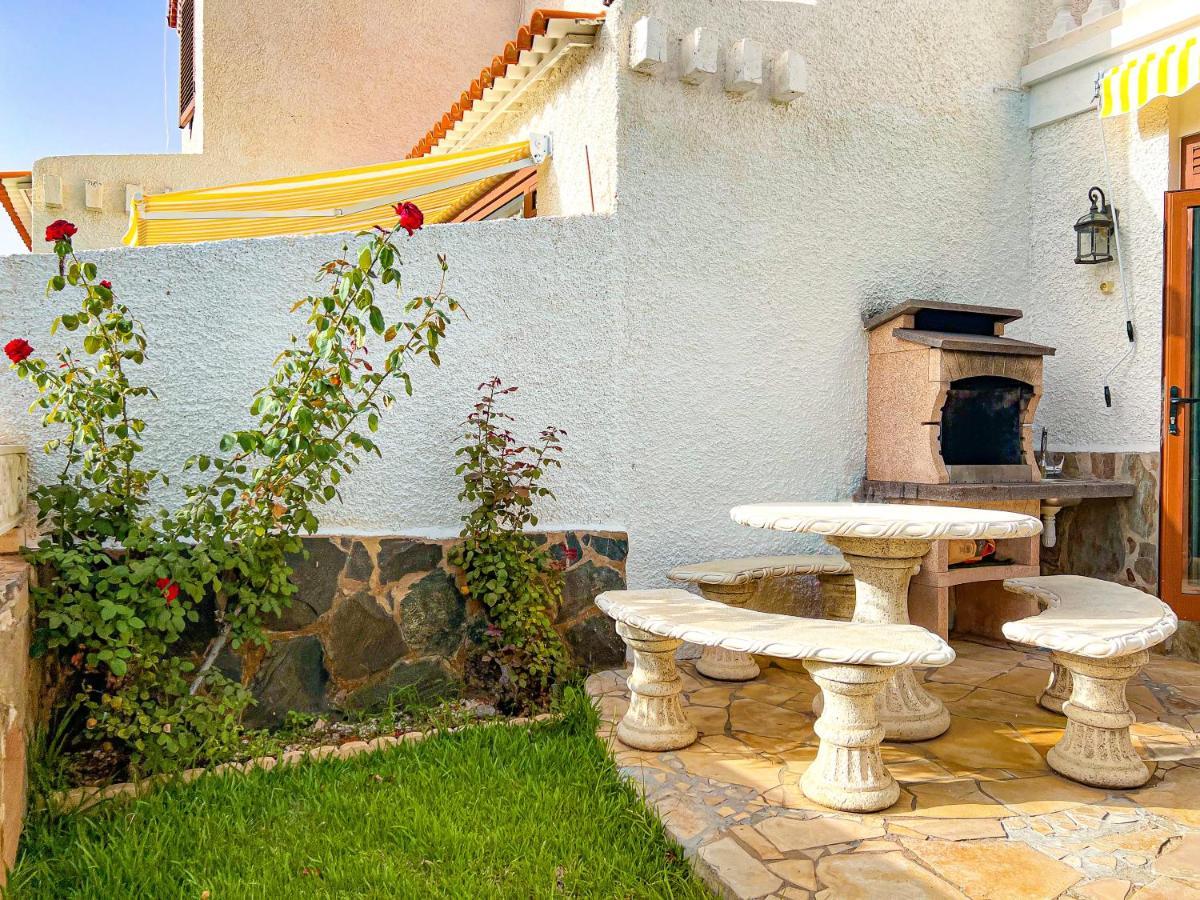 Cozy Townhouse With A Garden Playa de las Américas