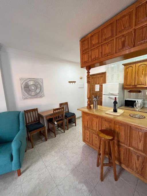 Apartamento Grosse Terrasse Mit Esstisch, Markise. Einfach