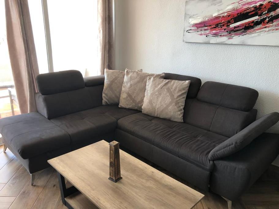 Modern 2 Bed Penthouse Americas Centre Of Town With A Pool And Ocean Views Apartamento Playa de las Américas