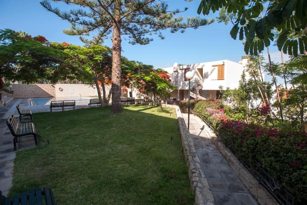 Modern 2 Bed Penthouse Americas Centre Of Town With A Pool And Ocean Views Apartamento Playa de las Américas