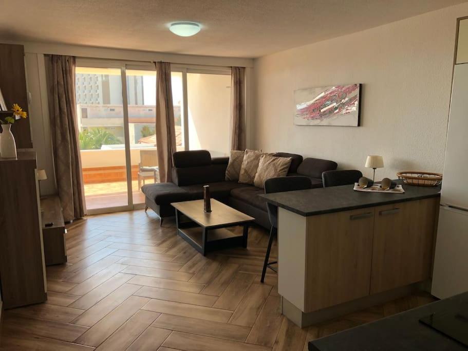 Apartamento Modern 2 Bed Penthouse Americas Centre Of Town With A Pool And Ocean Views Playa de las Américas