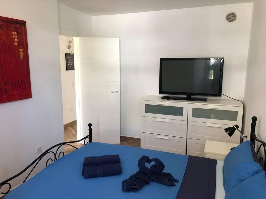 Modern 2 Bed Penthouse Americas Centre Of Town With A Pool And Ocean Views Apartamento Playa de las Américas