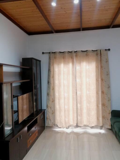 Apartment Individual Privada, Piso De 3 Con Areas Compartidas *