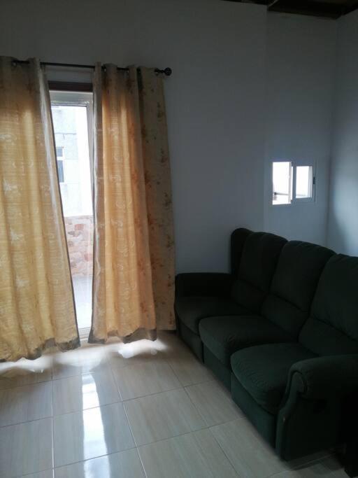 Individual Privada, Piso De 3 Con Areas Compartidas *
