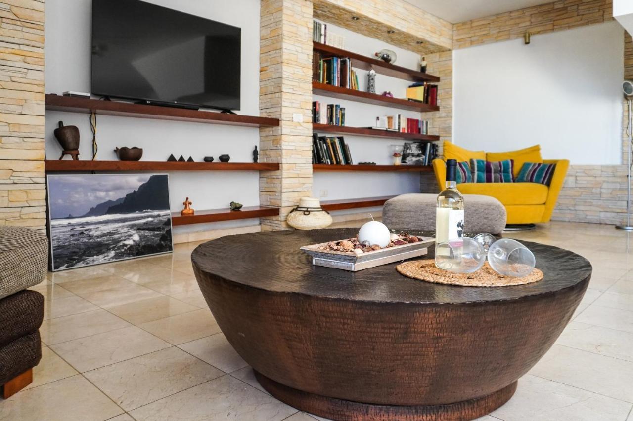 Sky & Sea, The House By The * Candelaria