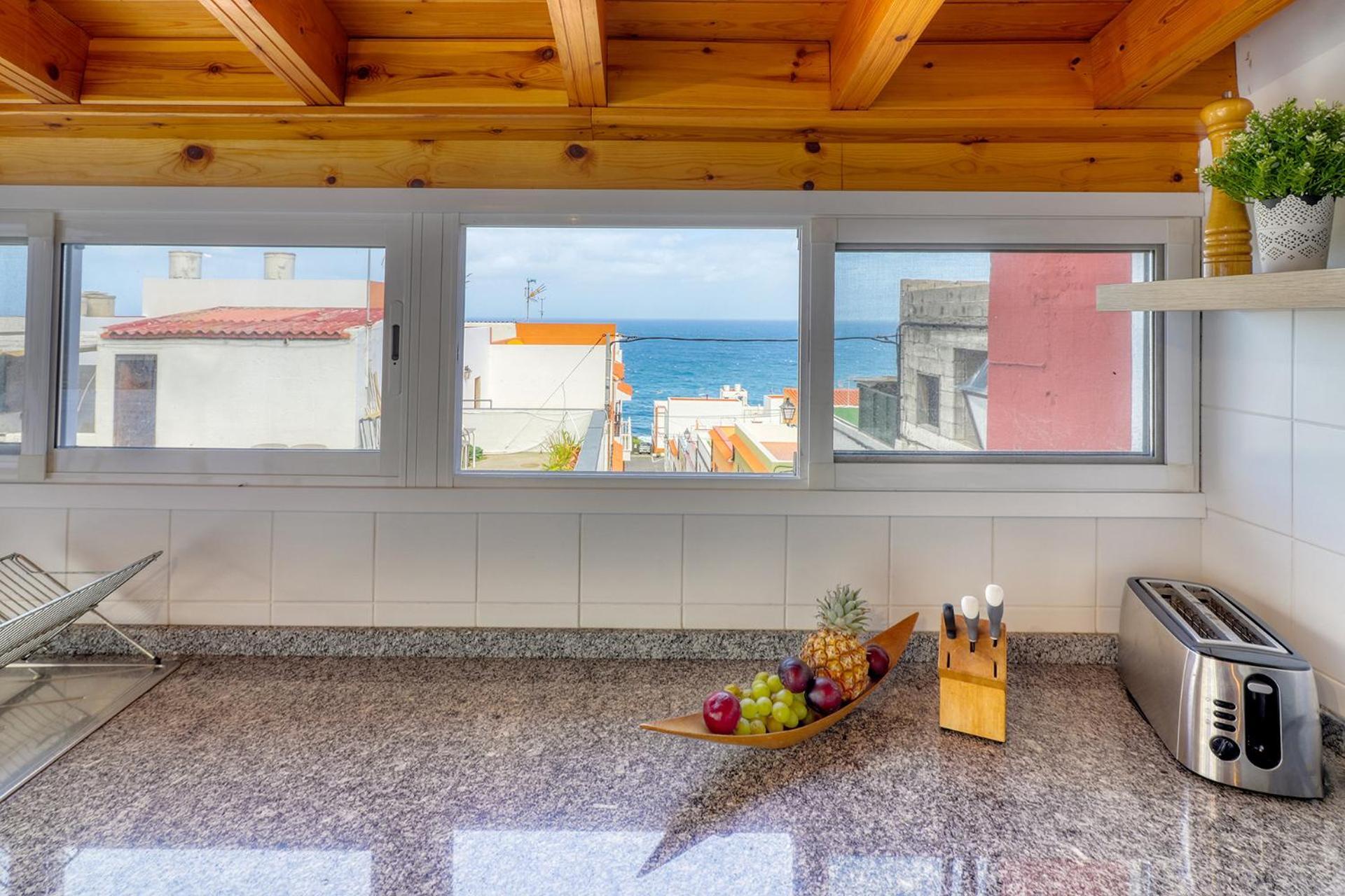 Big Terraced House, 100M To The Beach, With Bbq And Sea View Hébergement de vacances