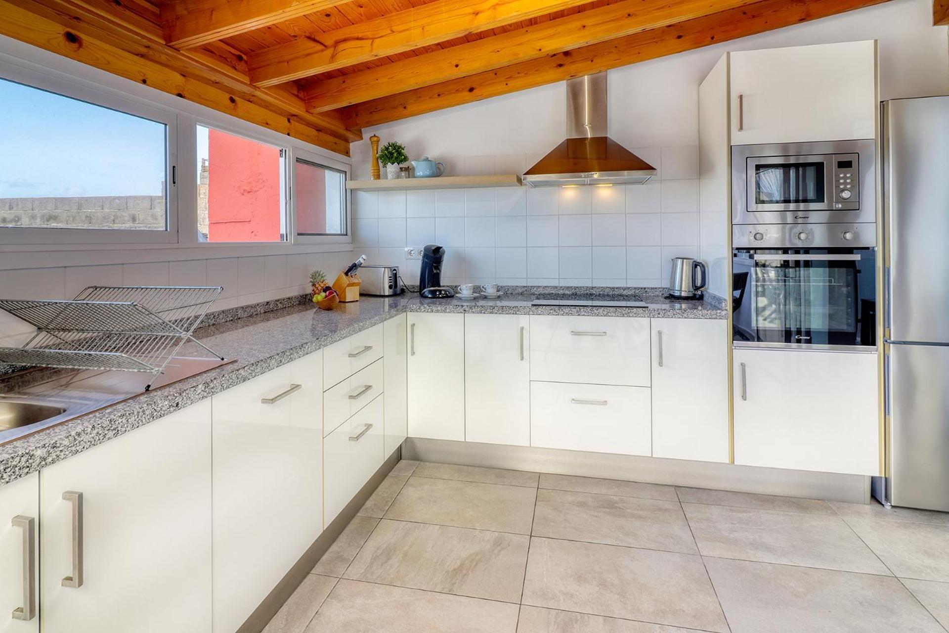 Hébergement de vacances Big Terraced House, 100M To The Beach, With Bbq And Sea View *