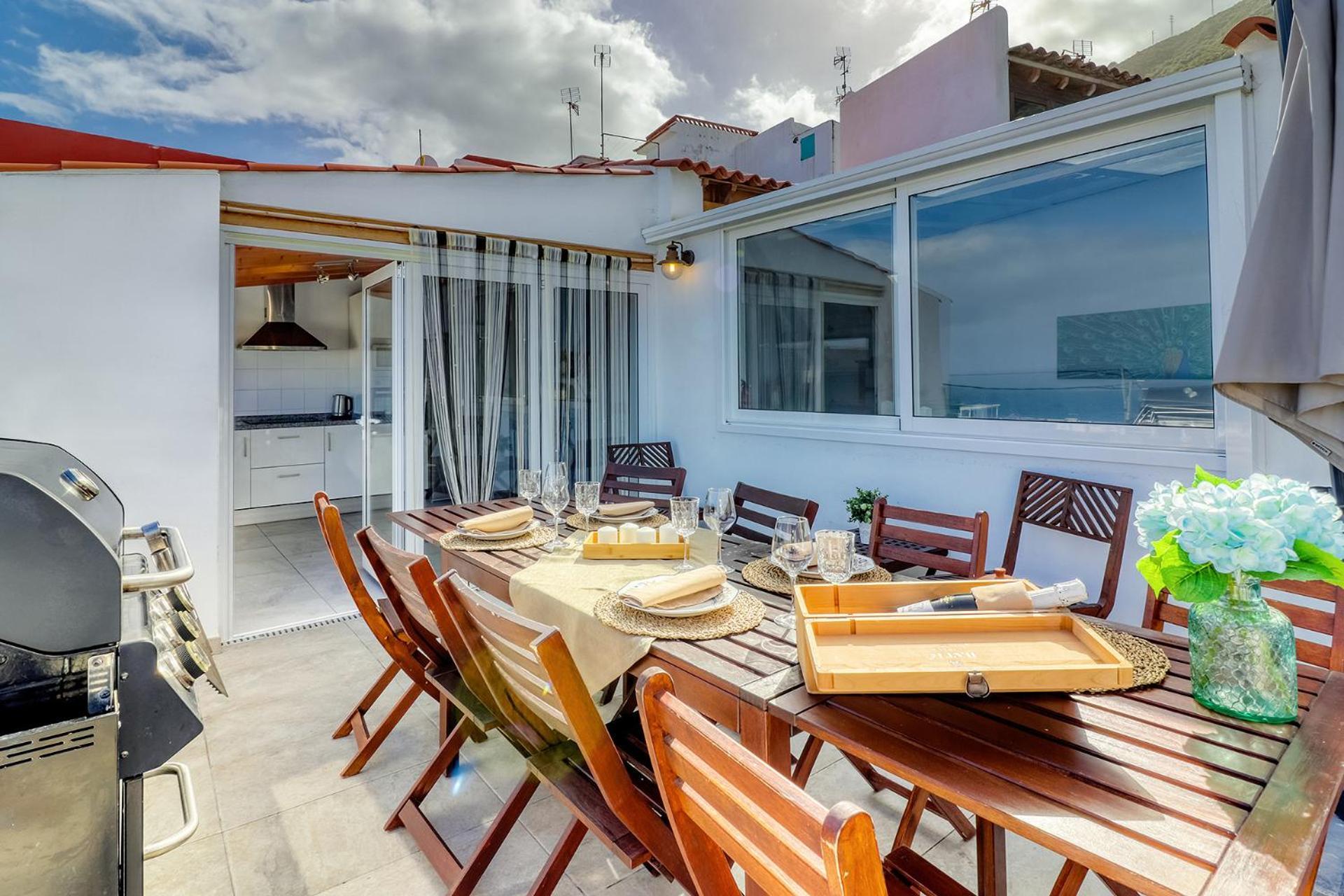 Big Terraced House, 100M To The Beach, With Bbq And Sea View *