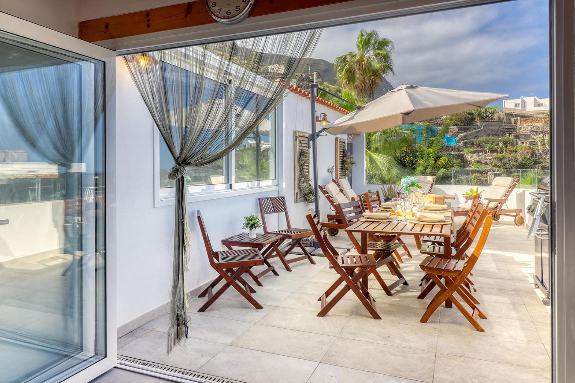 Big Terraced House, 100M To The Beach, With Bbq And Sea View Hébergement de vacances
