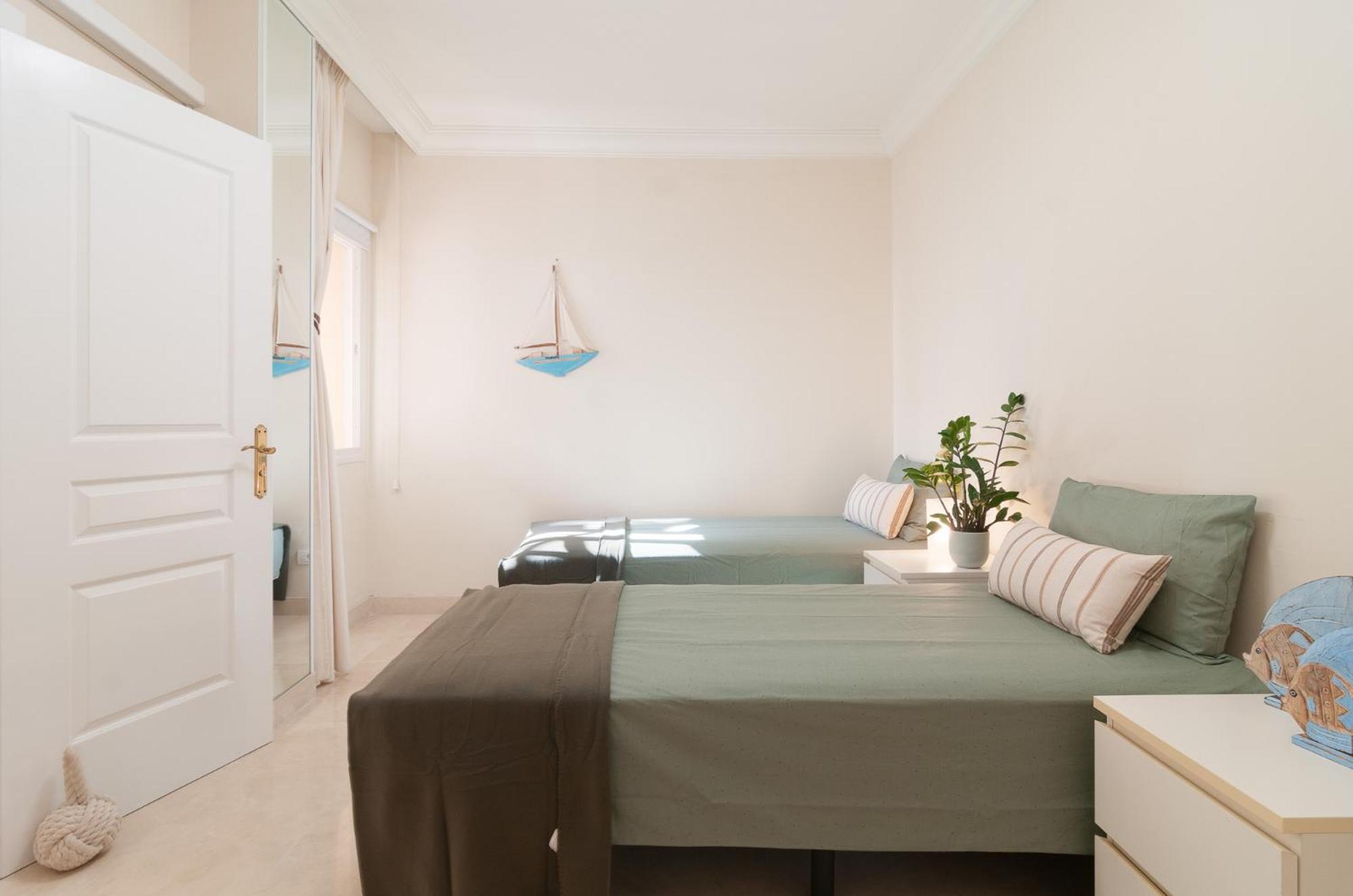 Beautiful 2 Bedroom Penthouse Terrazas Del Duque Apartment