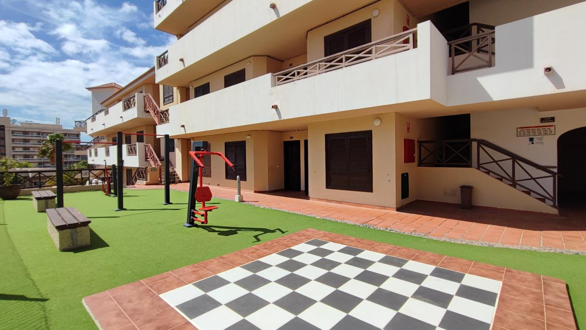 Spacious With Private Garden In Tenerife South