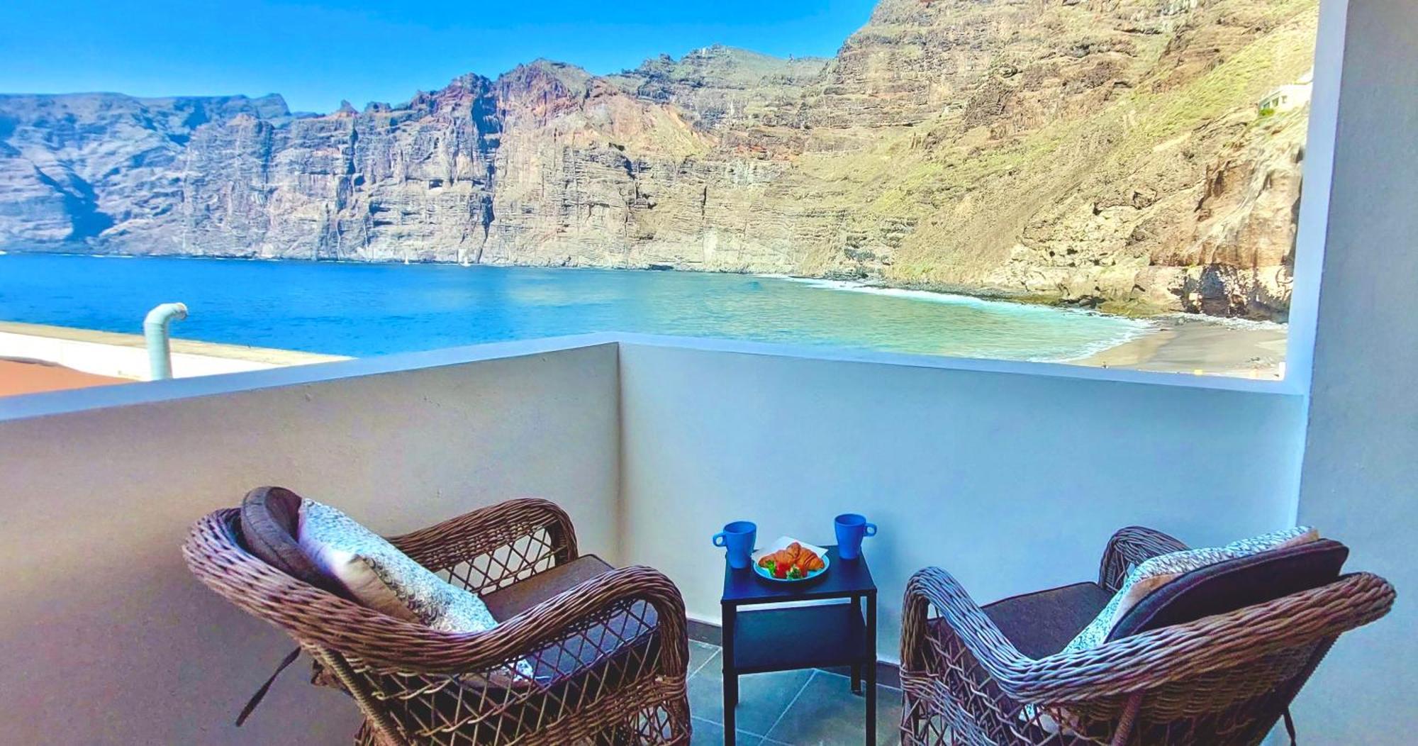 Apartment Beachfront Gem With And Sea At Your Doorstep Santiago Del Teide