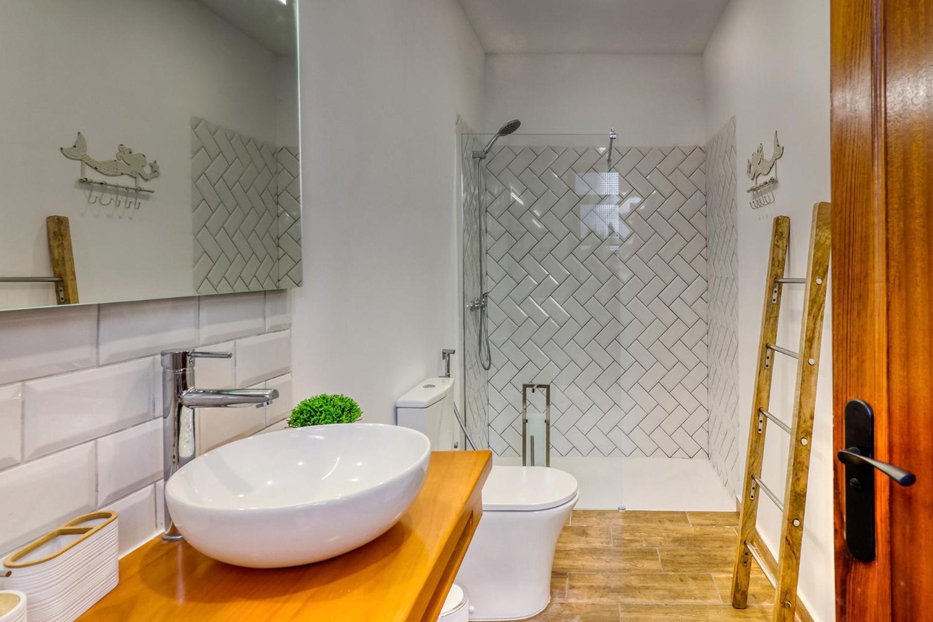 Spacious With Tropical Garden, Bbq, Near Seaside