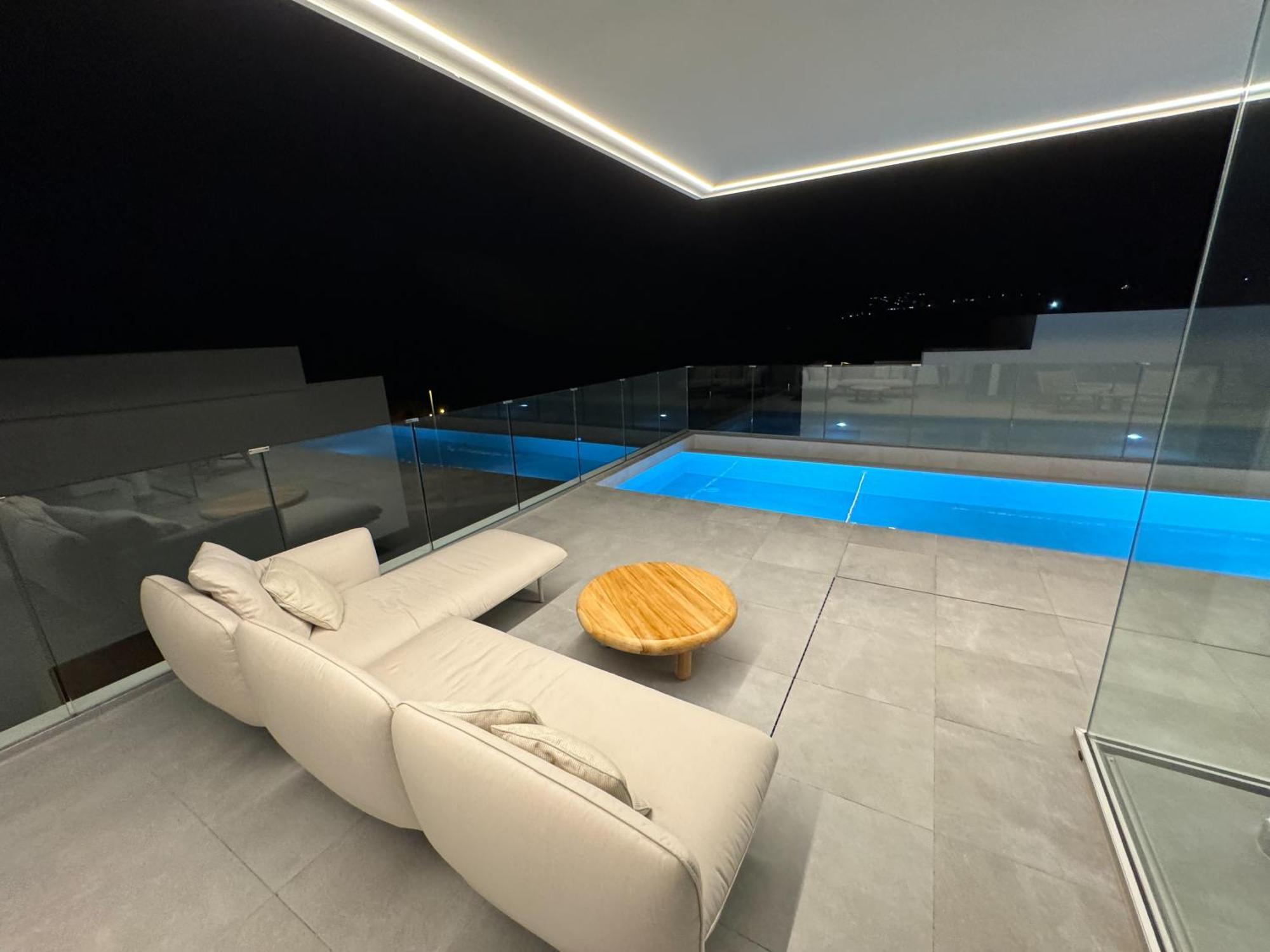 Jan With Heated Pool Villa
