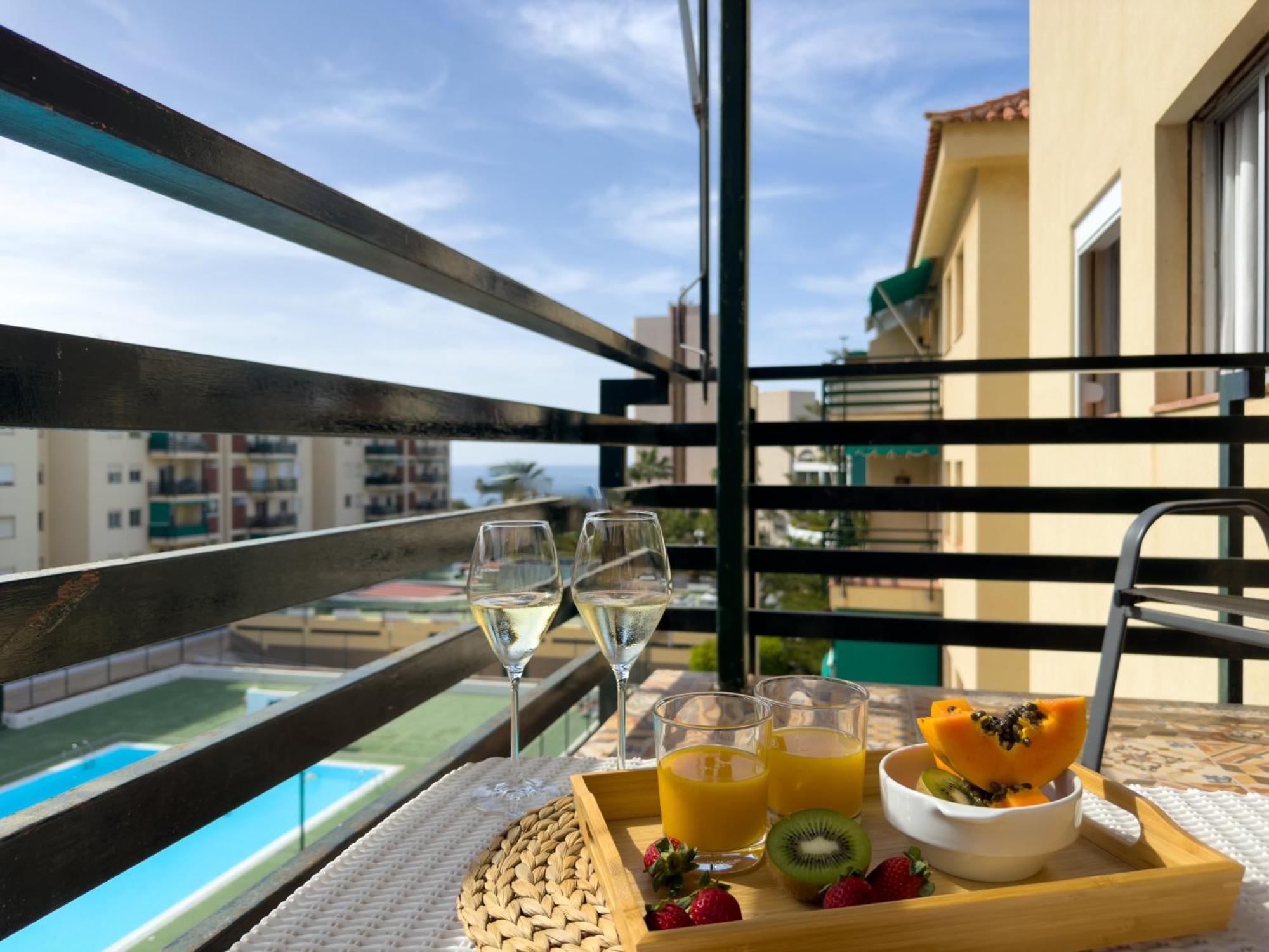 Amazing 3-bedroom Apartment. Pool And Sea View! Los Cristianos (Tenerife)