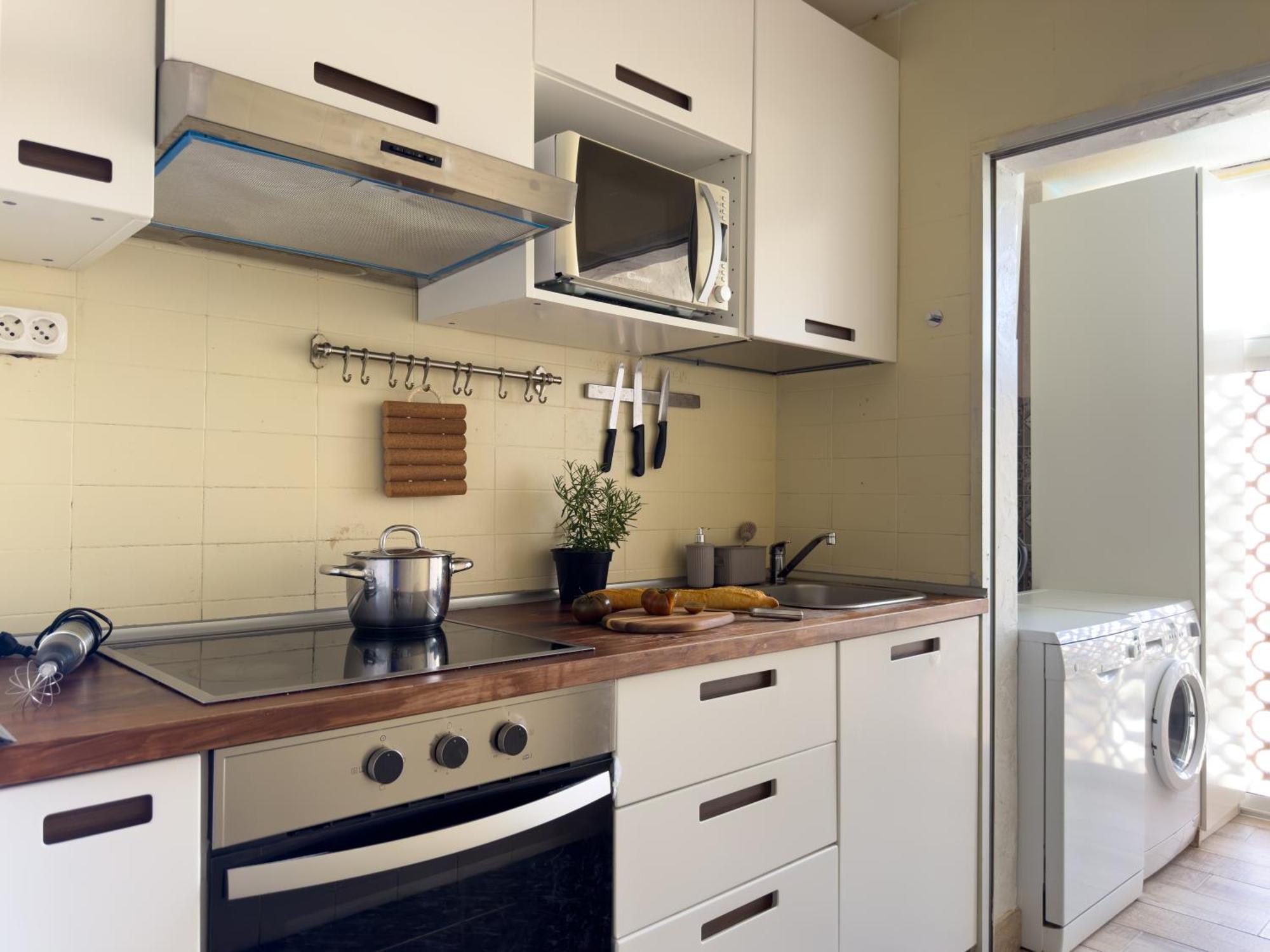 Appartement Amazing 3-bedroom Apartment. Pool And Sea View!