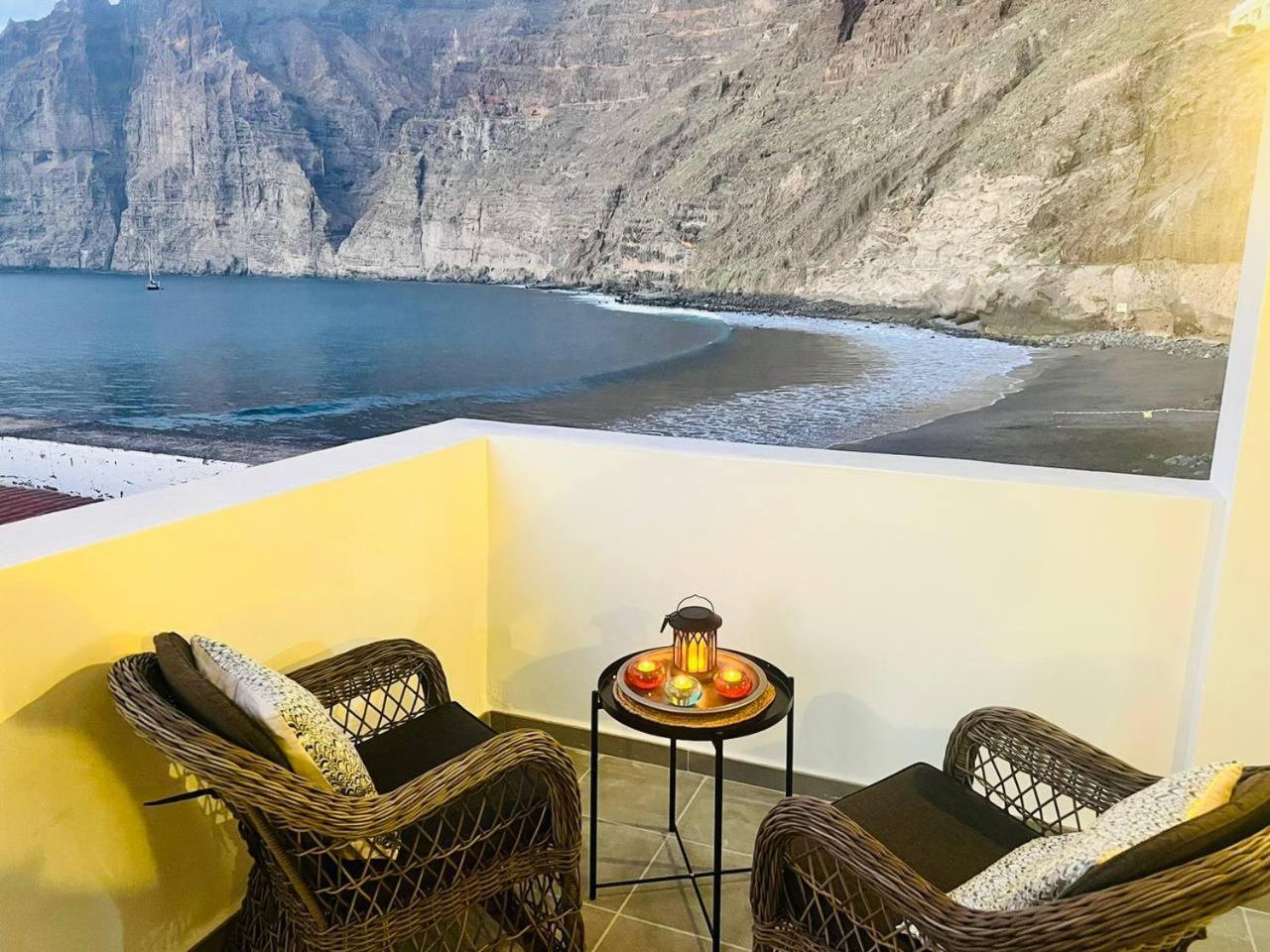 Beachfront Gem With And Sea At Your Doorstep *