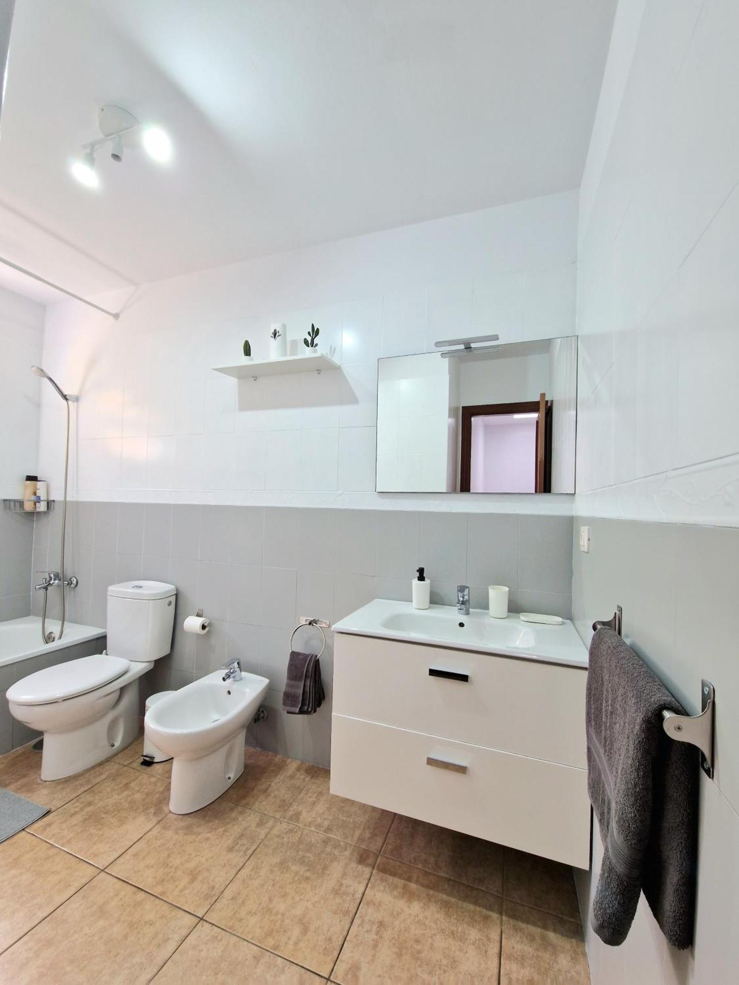 Spacious Independent Next The Airport - Sea Apartment San Isidro (Tenerife)