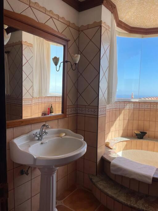 Maravilla With Sea Views Villa *