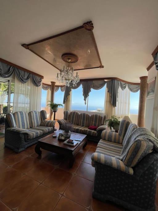 Villa Maravilla With Sea Views Los Menores
