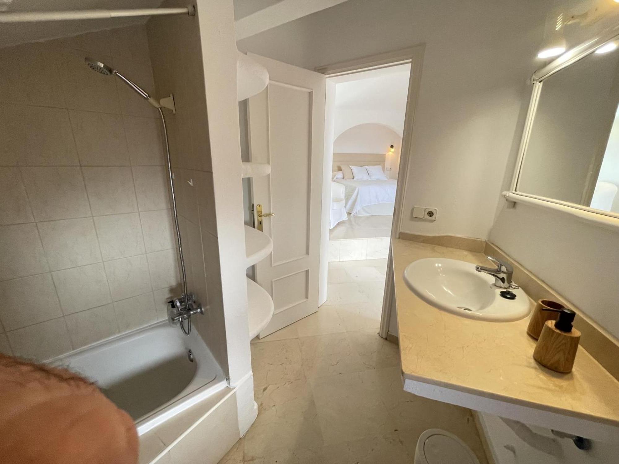 501.serene With Large Terrace And Pool