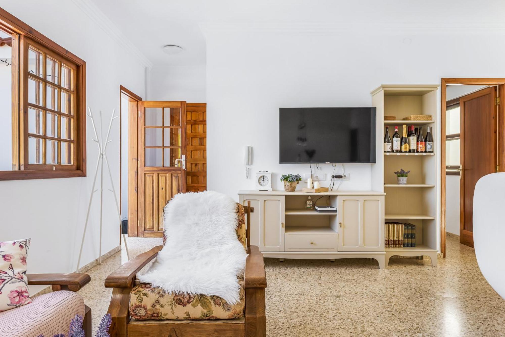 Apartment Penthouse, Close To The Natural Pools With Big Terrace, Ocean & View