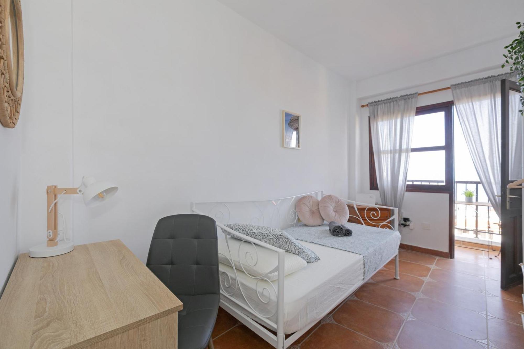 Rooftop View Escape - 1 Minute To Center And Fast Wi-fi - Special Season Price For And June *