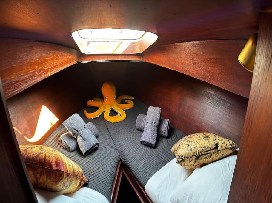 Botel The Captains Locker - 30ft Yacht *