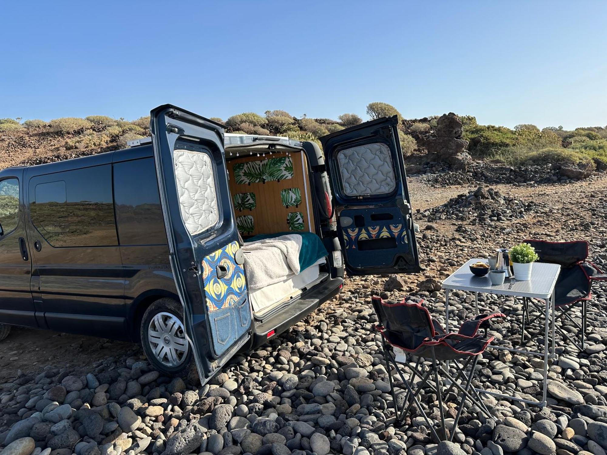 Camper Van The Blue Whale *
