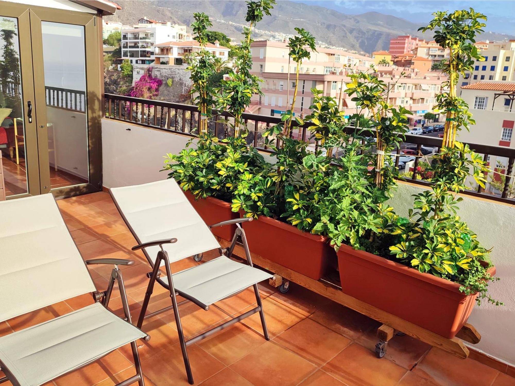 Piso En Con Terraza, Vistas Al Mar, Aire Acondicionado Y Garaje *