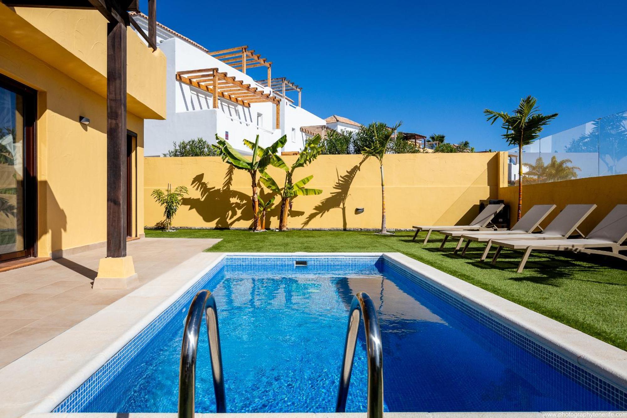 With 4 Bedrooms And Private Heated Pool Villa *