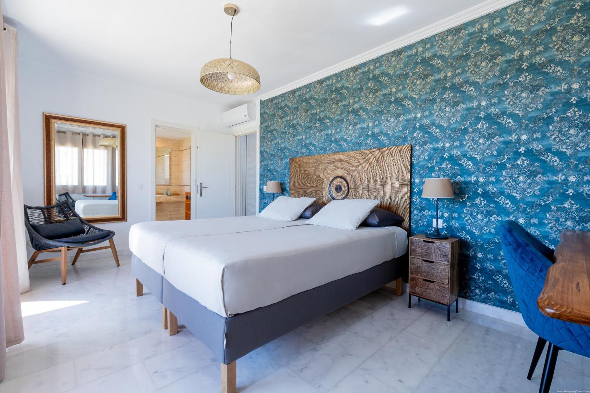With 4 Bedrooms And Private Heated Pool Villa