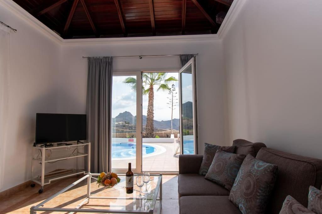 Simona. Peaceful 3 Bedroom Villa. Villa Chayofa