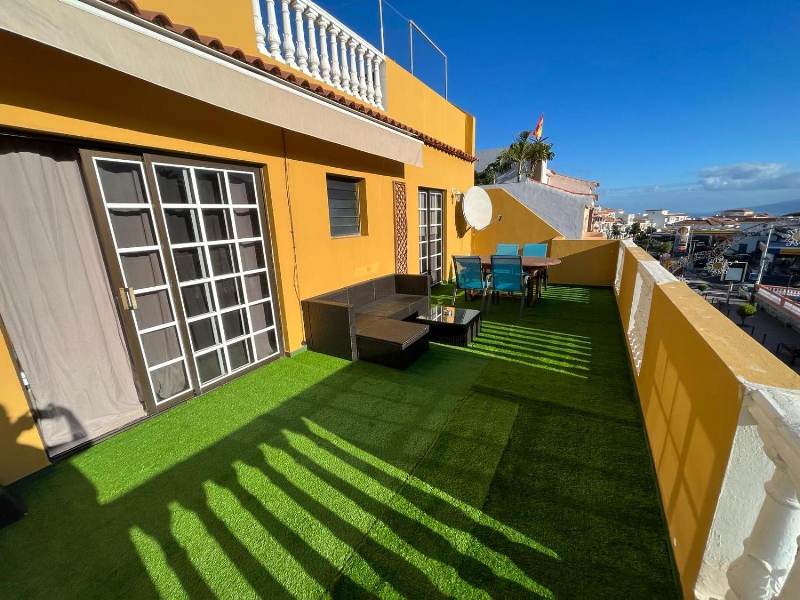 Apartamento Grosse Terrasse Mit Esstisch, Markise. Einfach *