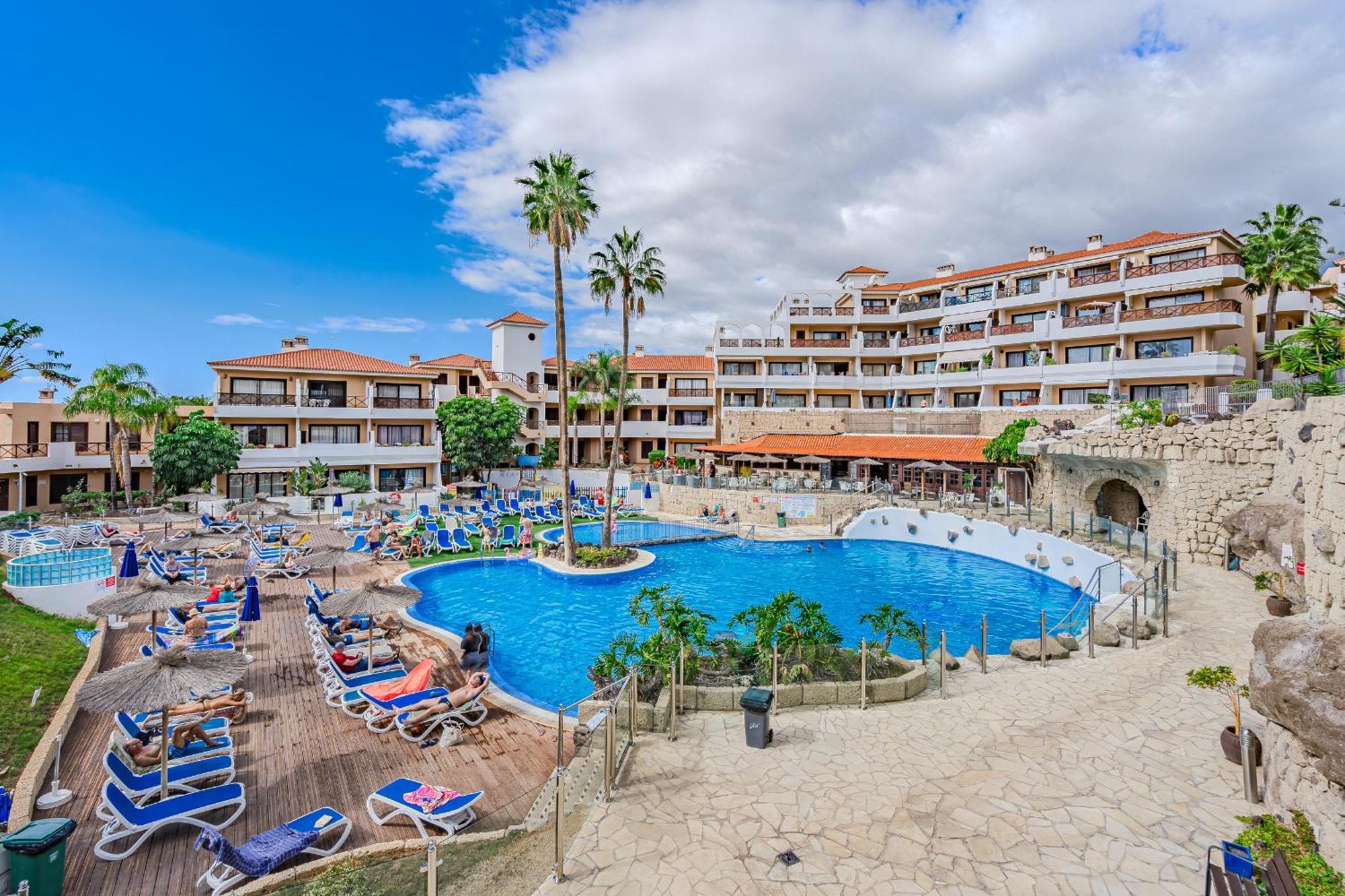 On Floor With Heated Pool In Golf Del Sur