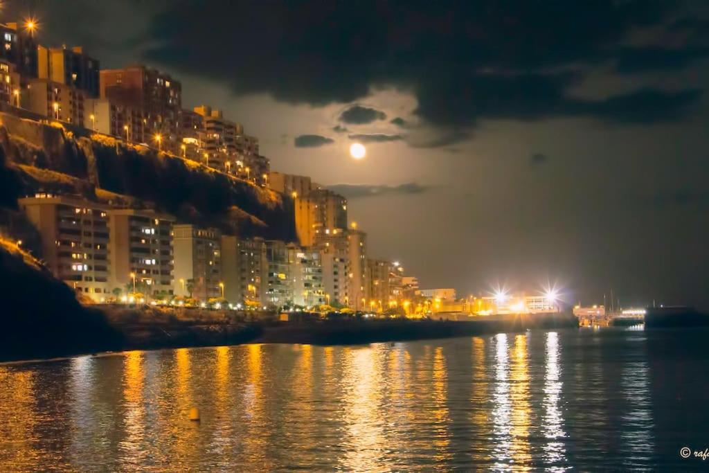 Un Lujoso Duplex En En Primera Linea De Playa Y Con Parking Propio * Radazul