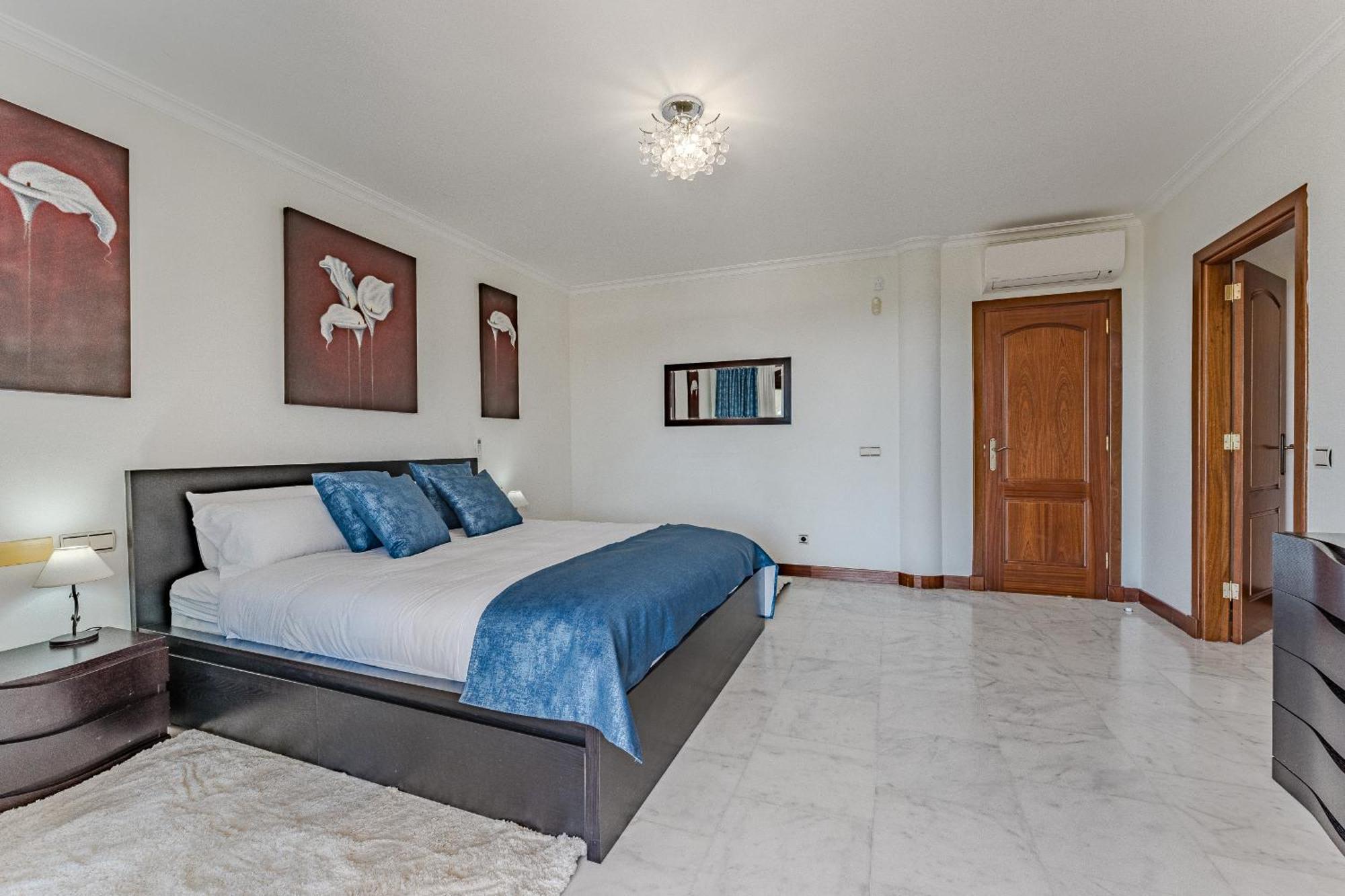 Juliet Villa *