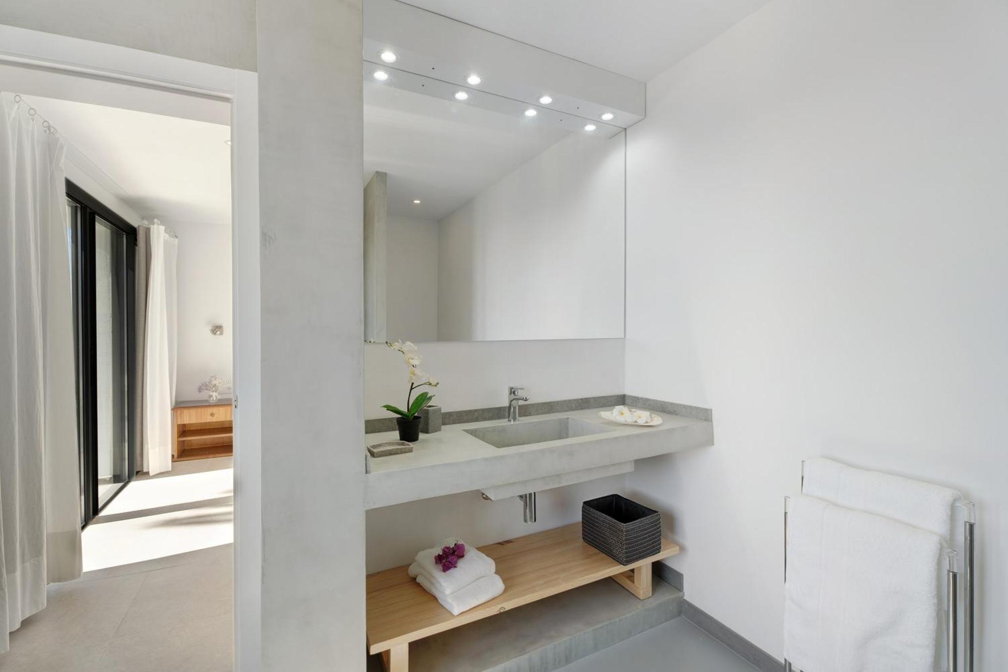 Alba House