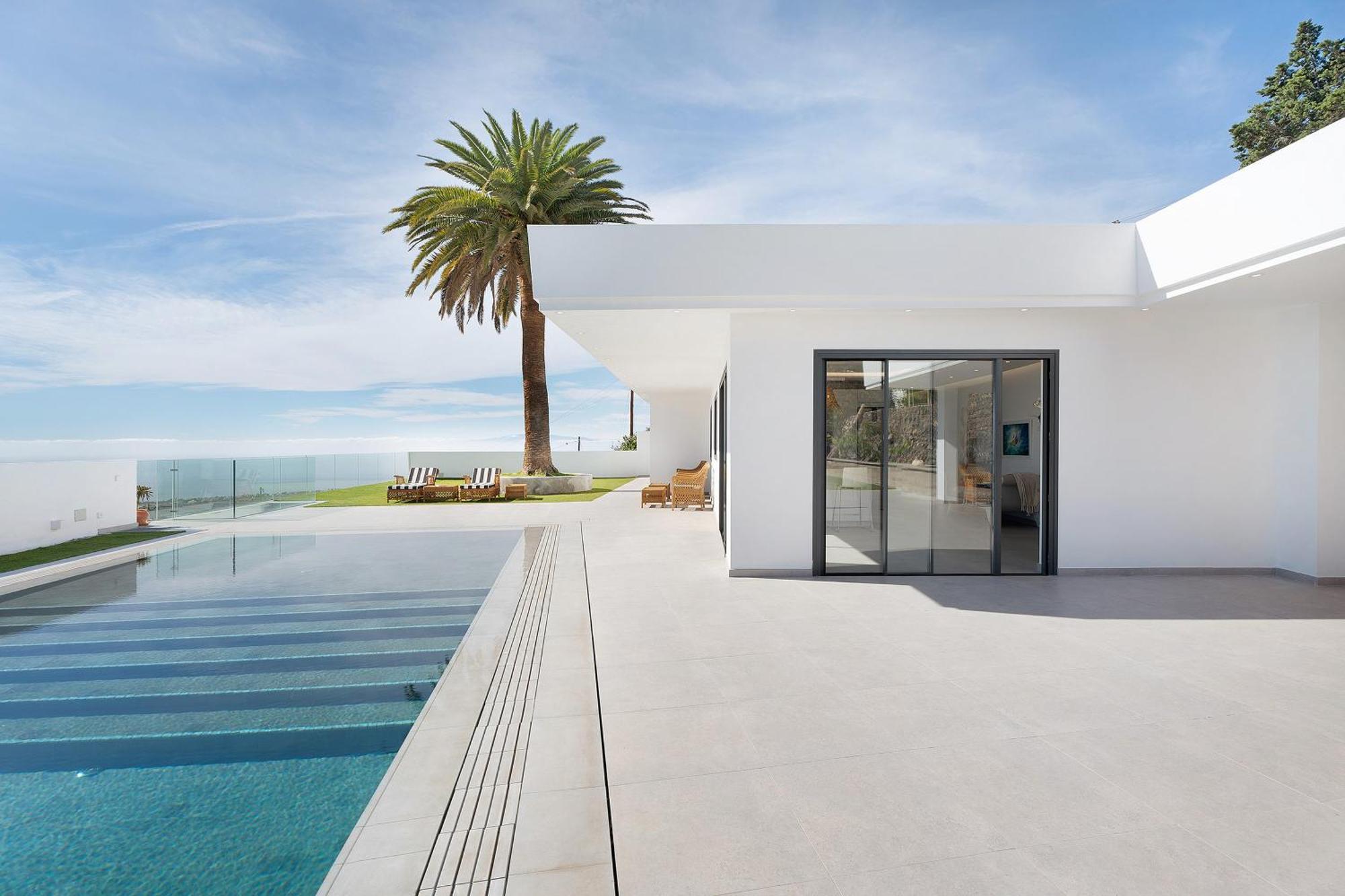 Alba House Villa *