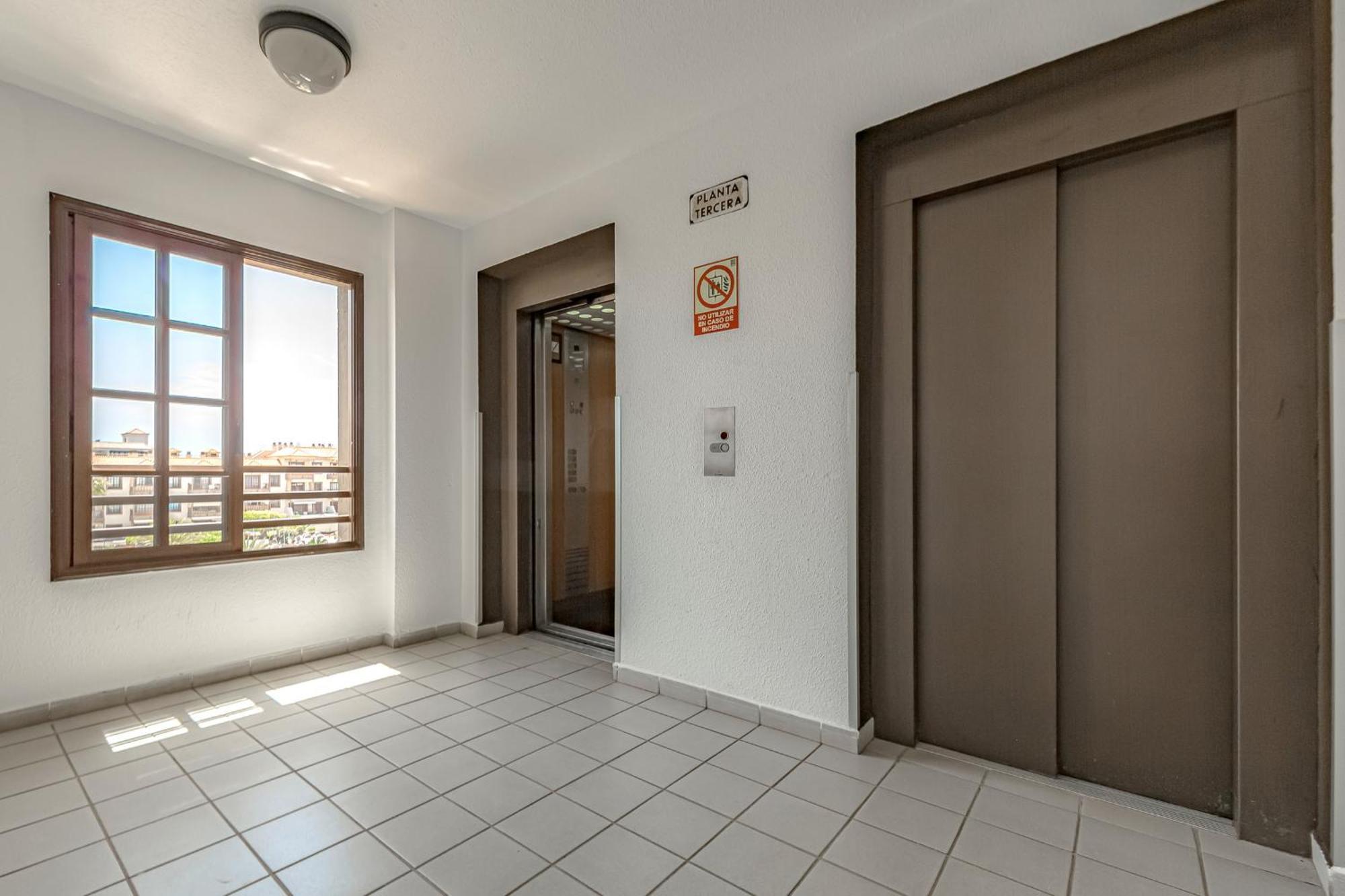 Appartement Atlantis 3 One Bedroom, Sea Front, In Complex With Pool