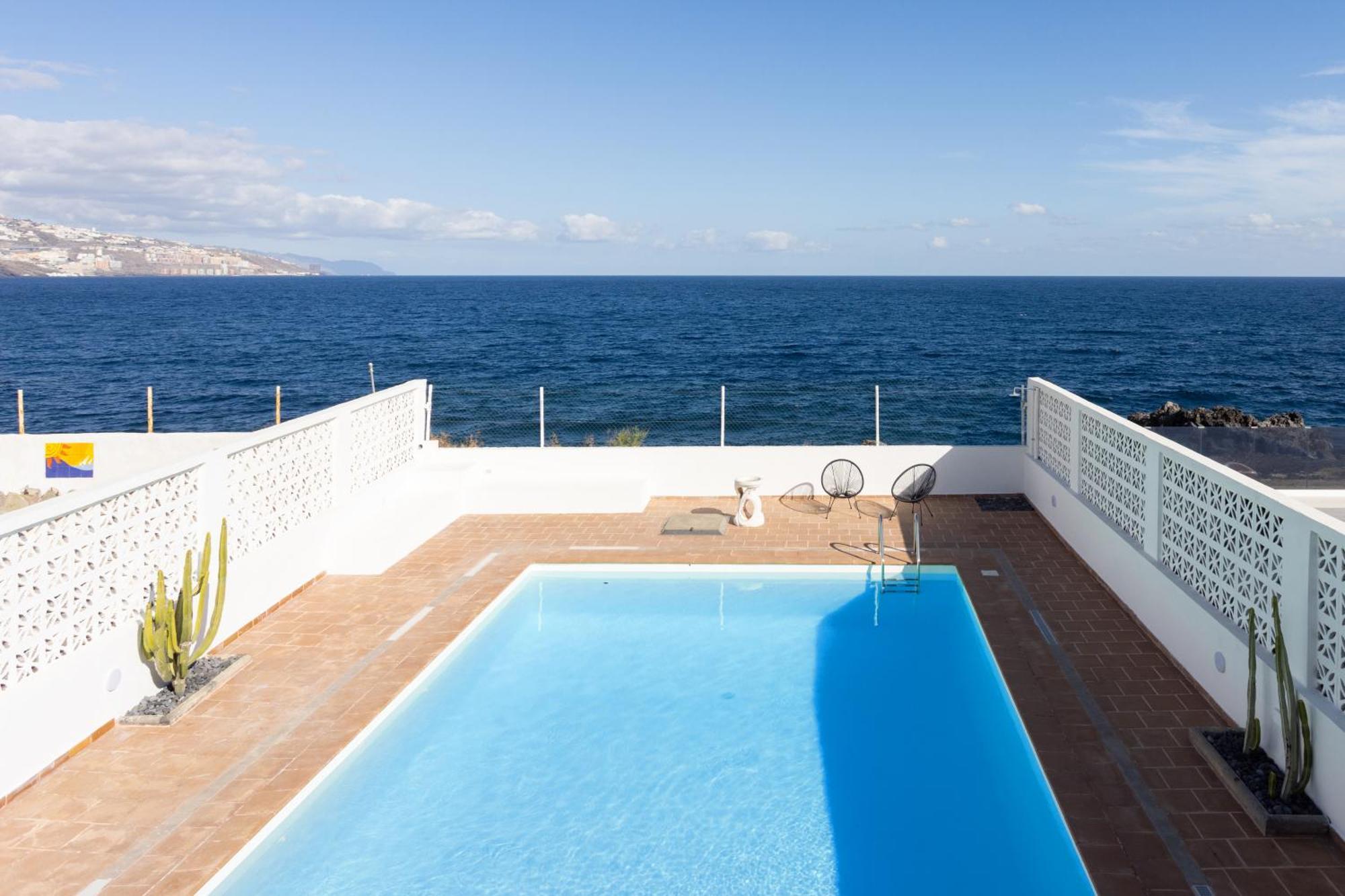Home2book Stunning Sea Views House, Private Pool Hébergement de vacances